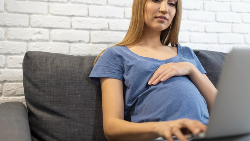 Dor no pulso na gravidez: causas e tratamento