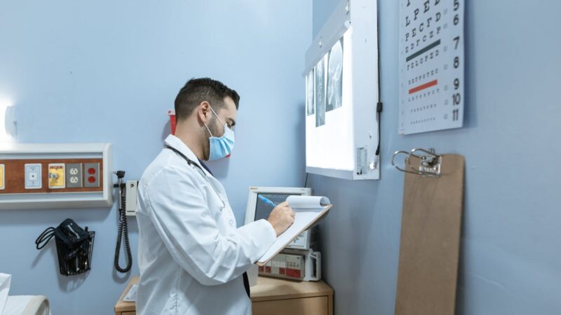 Como reduzir o medo da cirurgia de prótese de joelho: dicas úteis